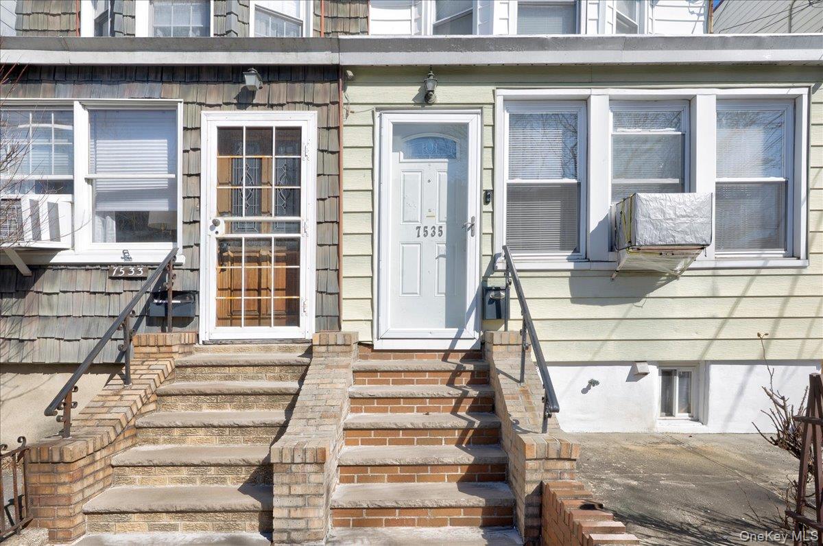 7535 60th Place Property Photo 3