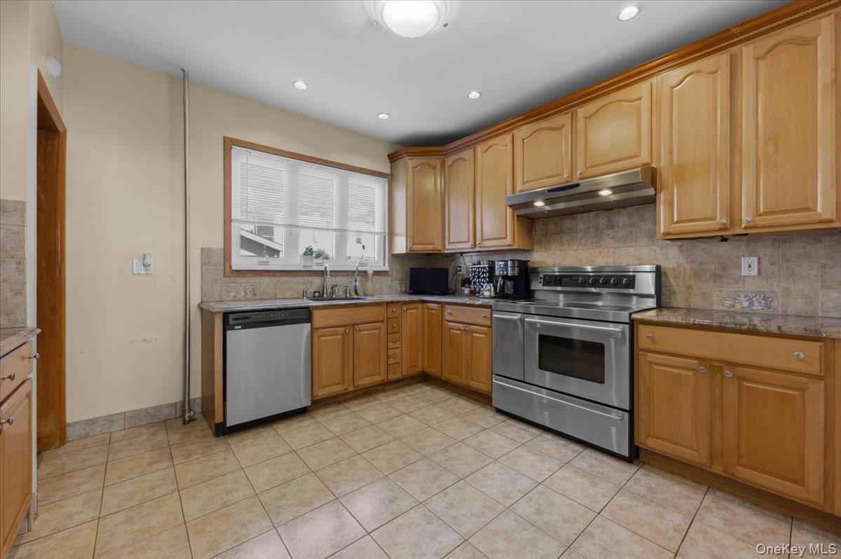 7535 60th Place Property Photo 7