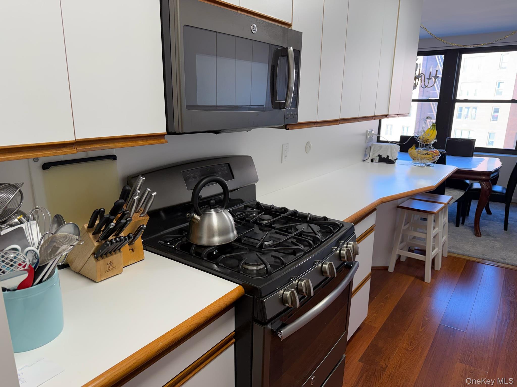 209-39 23 Ave 4k Property Photo 9