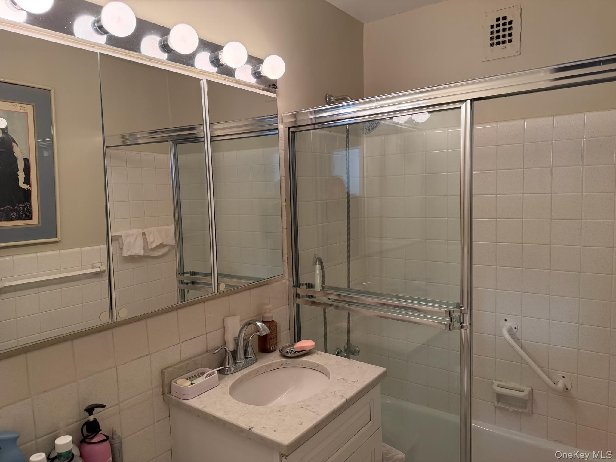 209-39 23 Ave 4k Property Photo 14