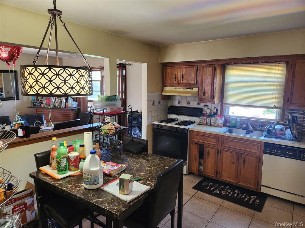 35 Mulford Place Property Photo 7