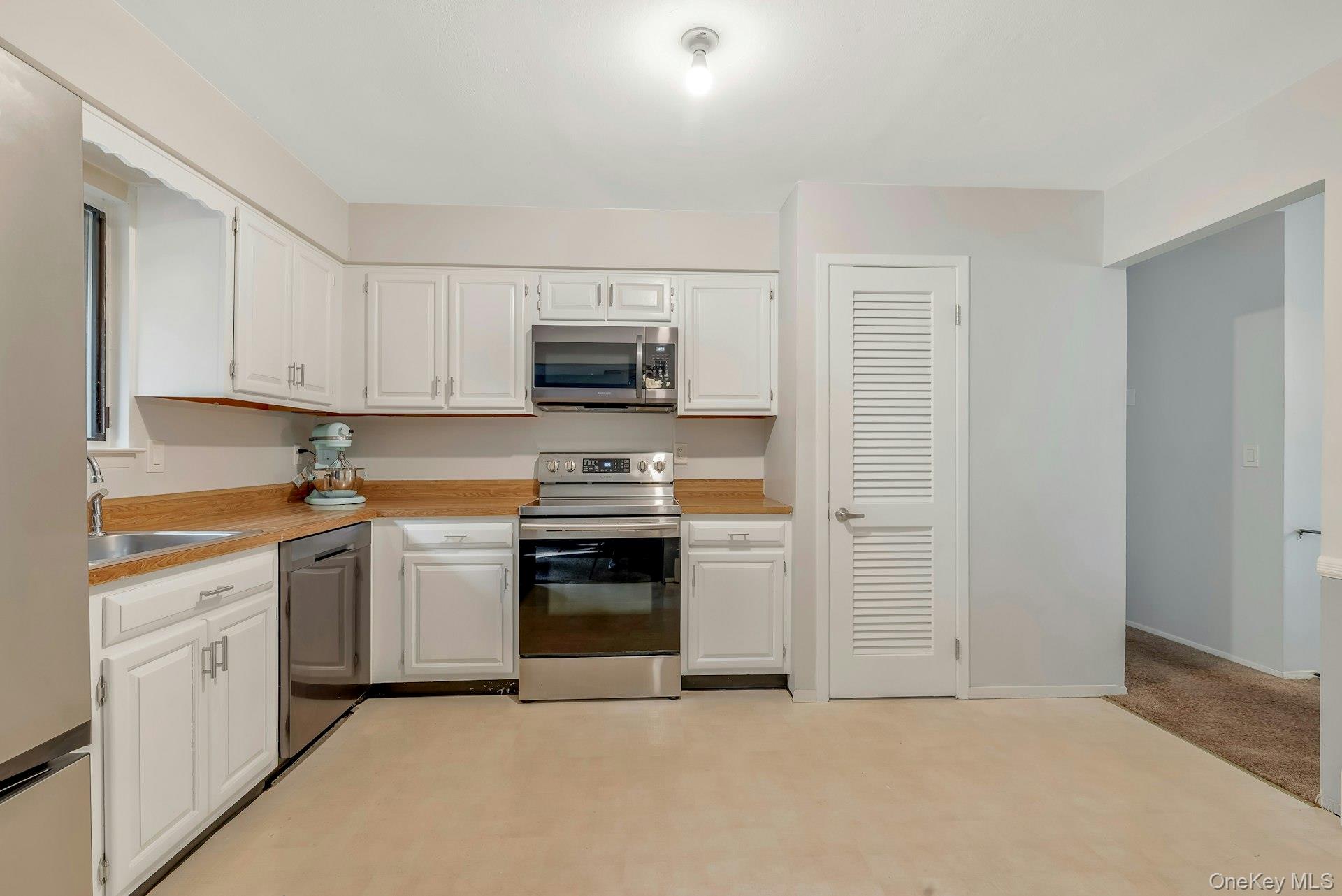 39 Woodbrook Drive Property Photo 6