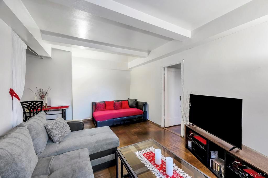 1690 Metropolitan Avenue 1e Property Photo 7