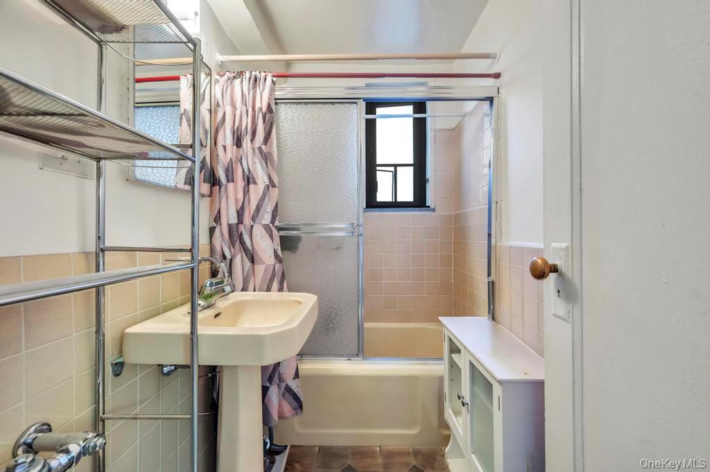 1690 Metropolitan Avenue 1e Property Photo 14