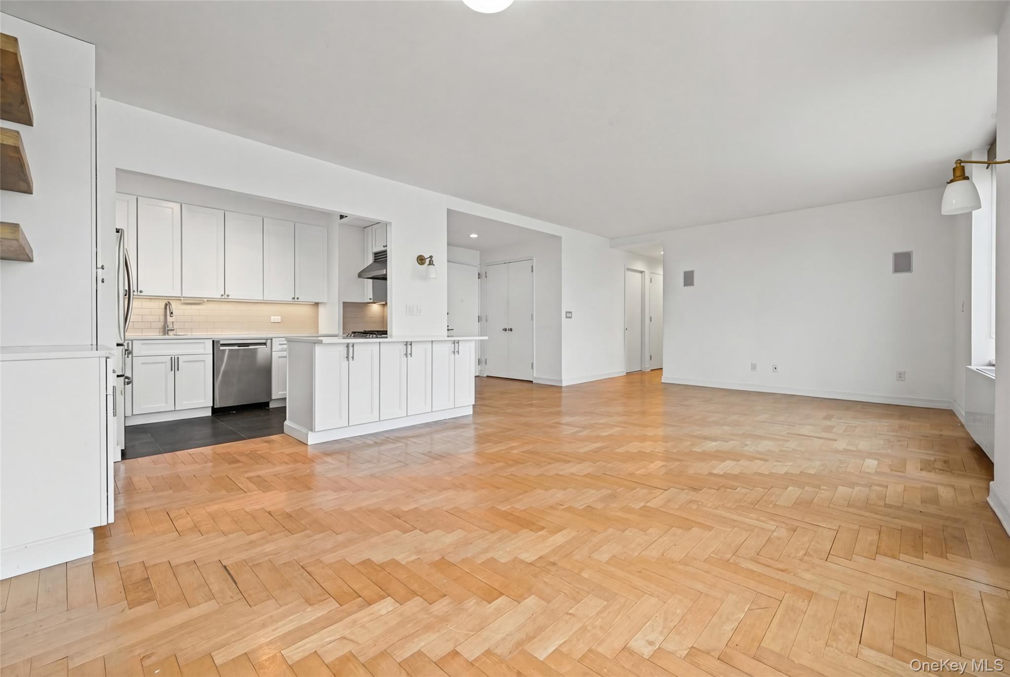 220 Riverside Boulevard 19l Property Photo 11