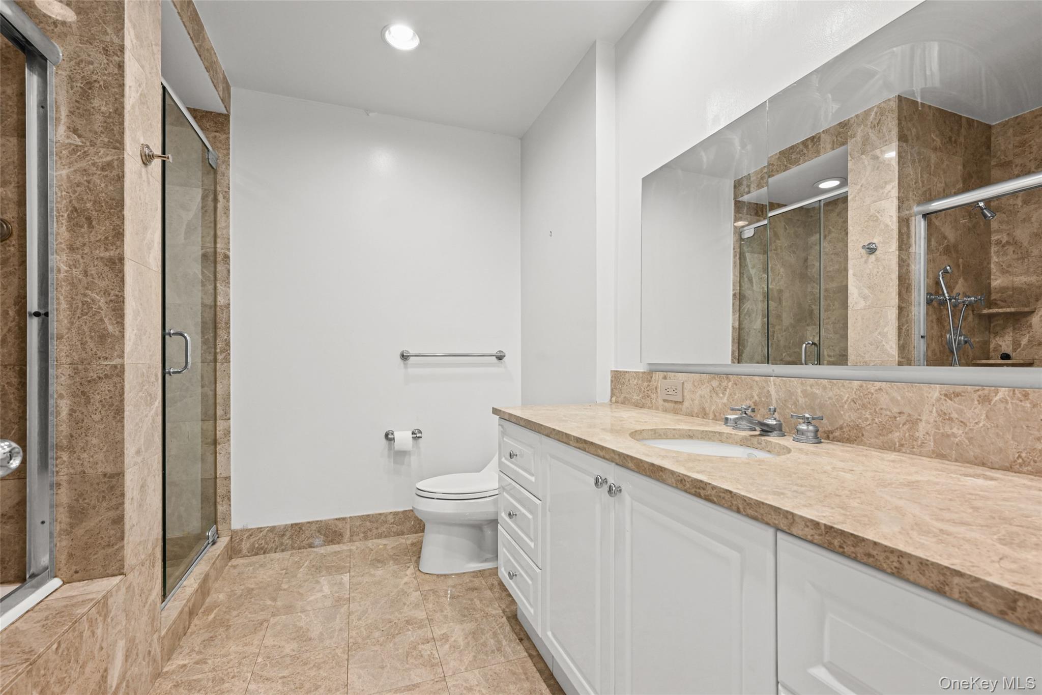 220 Riverside Boulevard 19l Property Photo 23