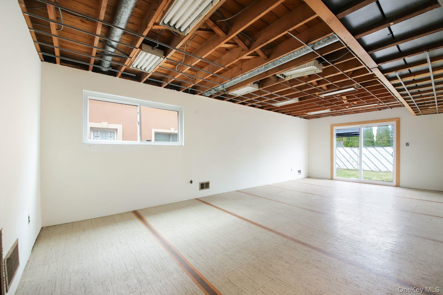 16207 86th Street Property Photo 8
