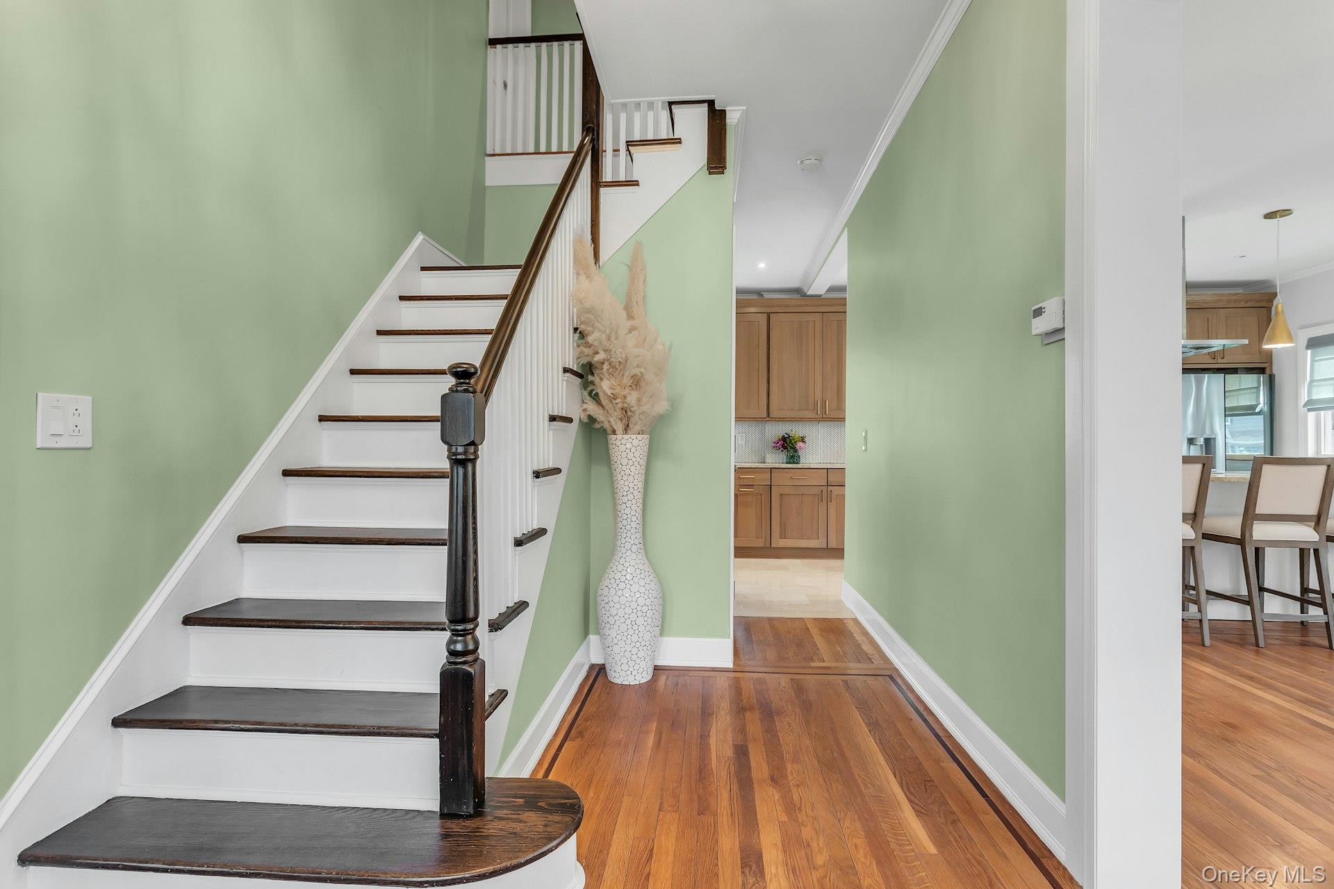 85 Violet Avenue Property Photo 2