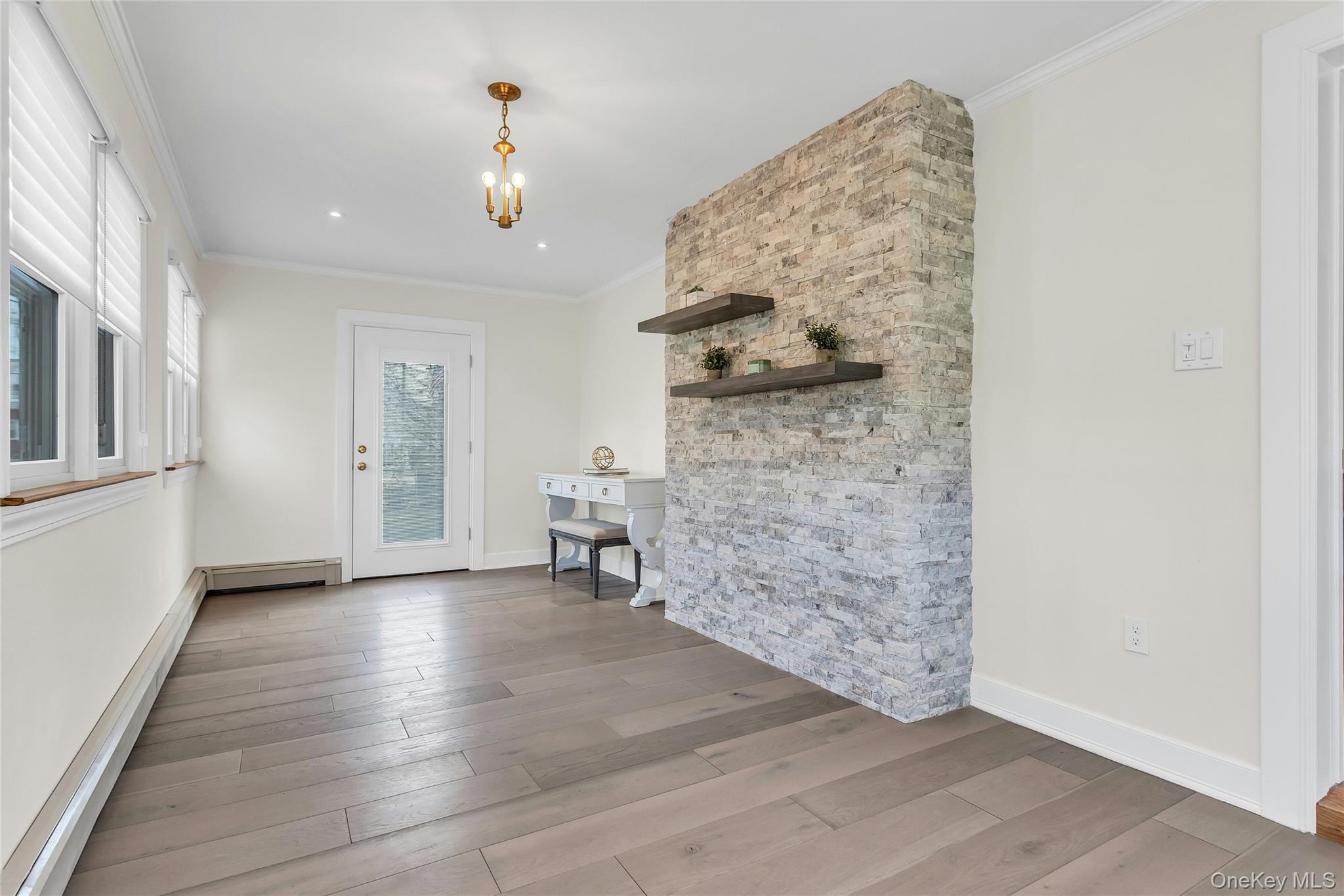 85 Violet Avenue Property Photo 9