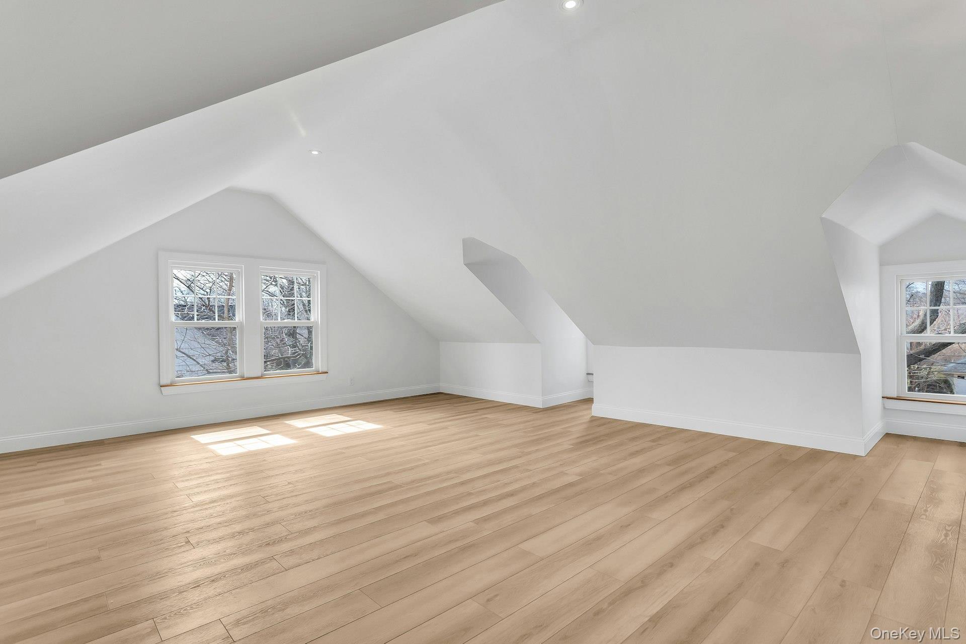 85 Violet Avenue Property Photo 27