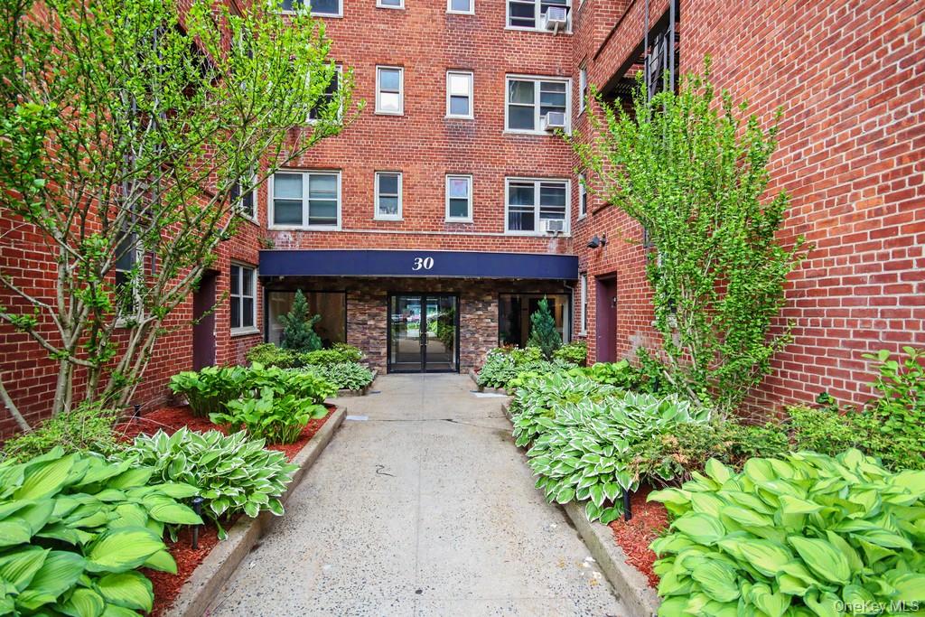 30 N Broadway 4F Property Photo 1