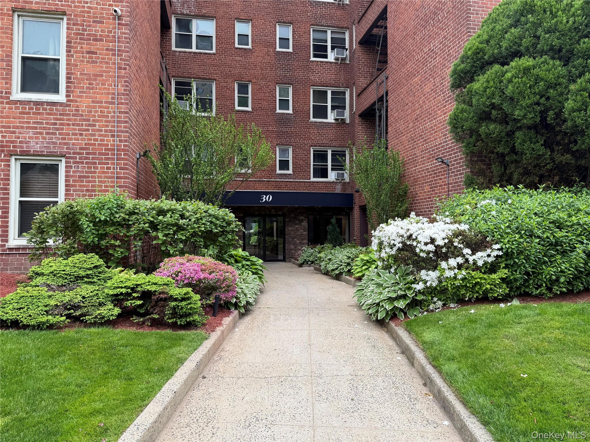 30 N Broadway 4f Property Photo 17