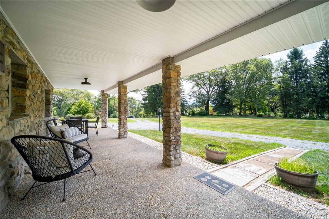 90 Onderdonk Road Property Photo 3