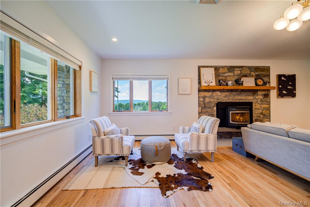 90 Onderdonk Road Property Photo 4