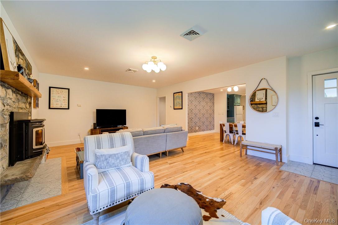 90 Onderdonk Road Property Photo 6
