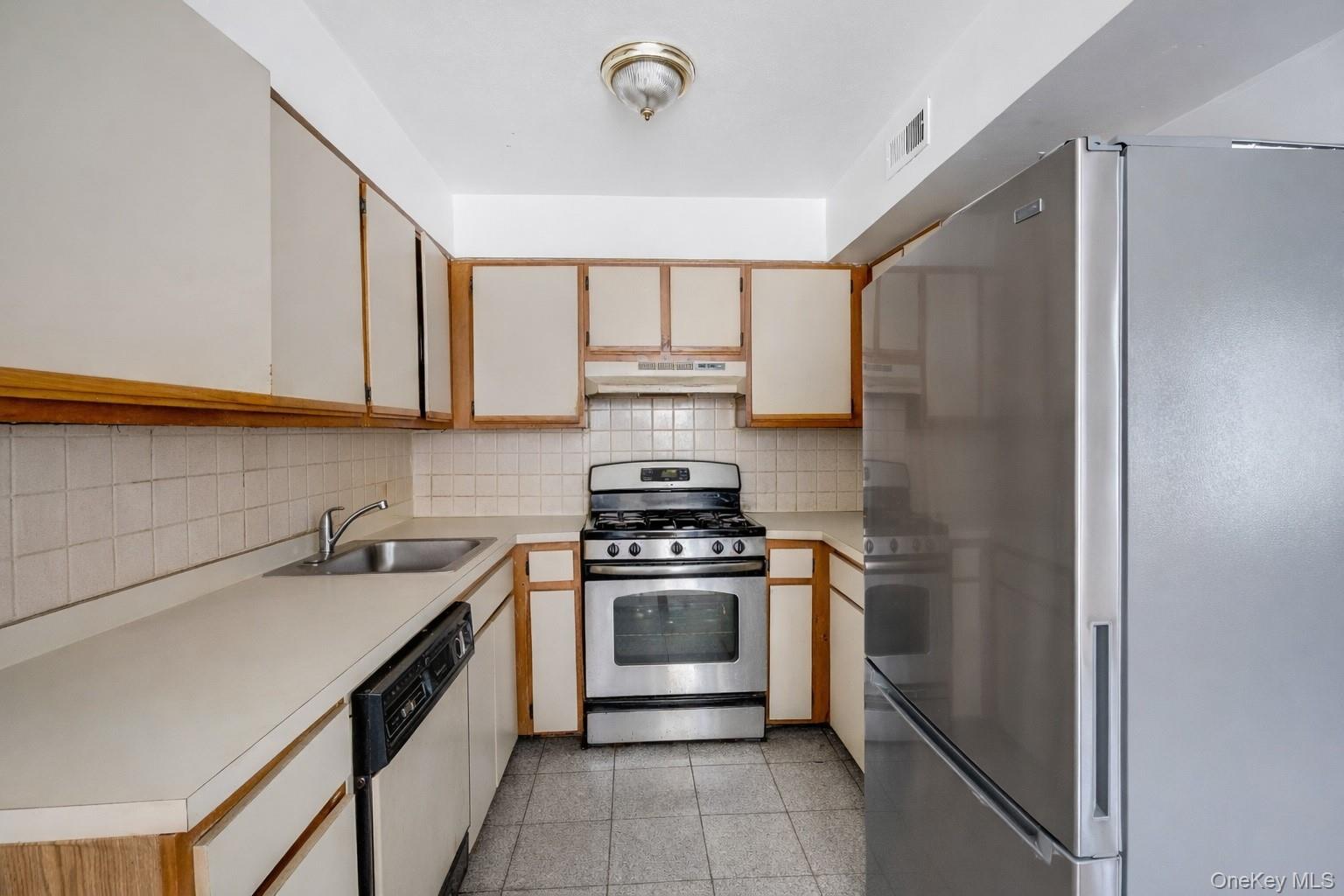 327a Mersereau Avenue Property Photo 5