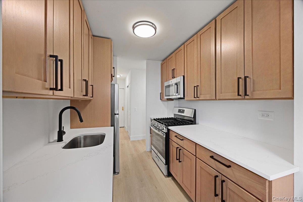 820 Boynton Avenue 16m Property Photo 4