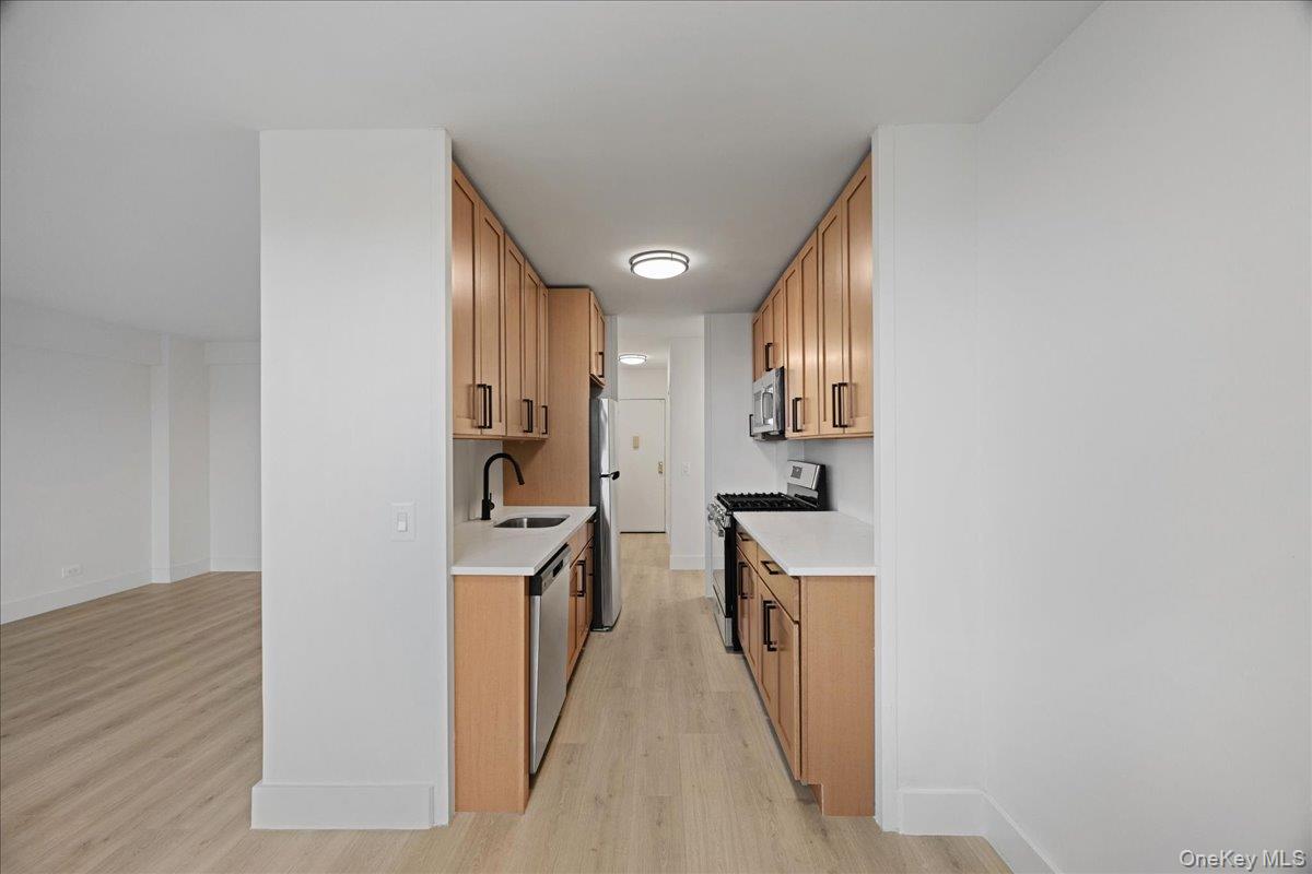 820 Boynton Avenue 16m Property Photo 7