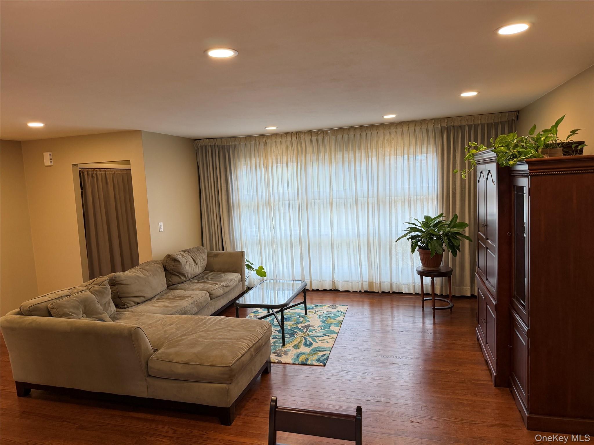 21 Crescent Place Property Photo 4