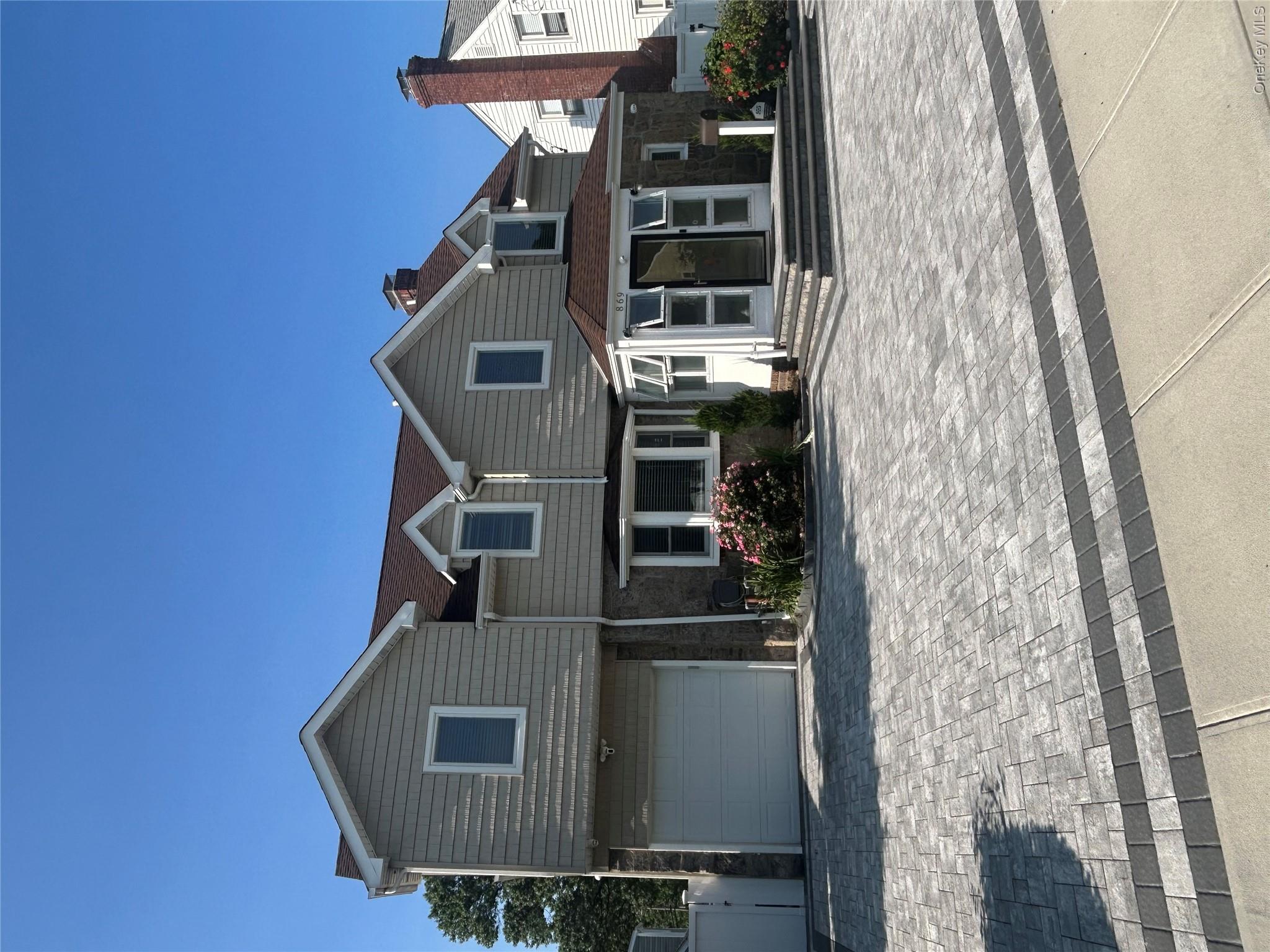 869 De Mott Avenue Property Photo 1