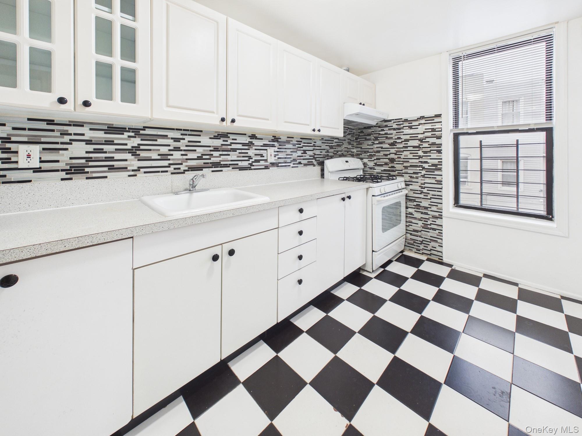 2309 Westchester Avenue Property Photo 19