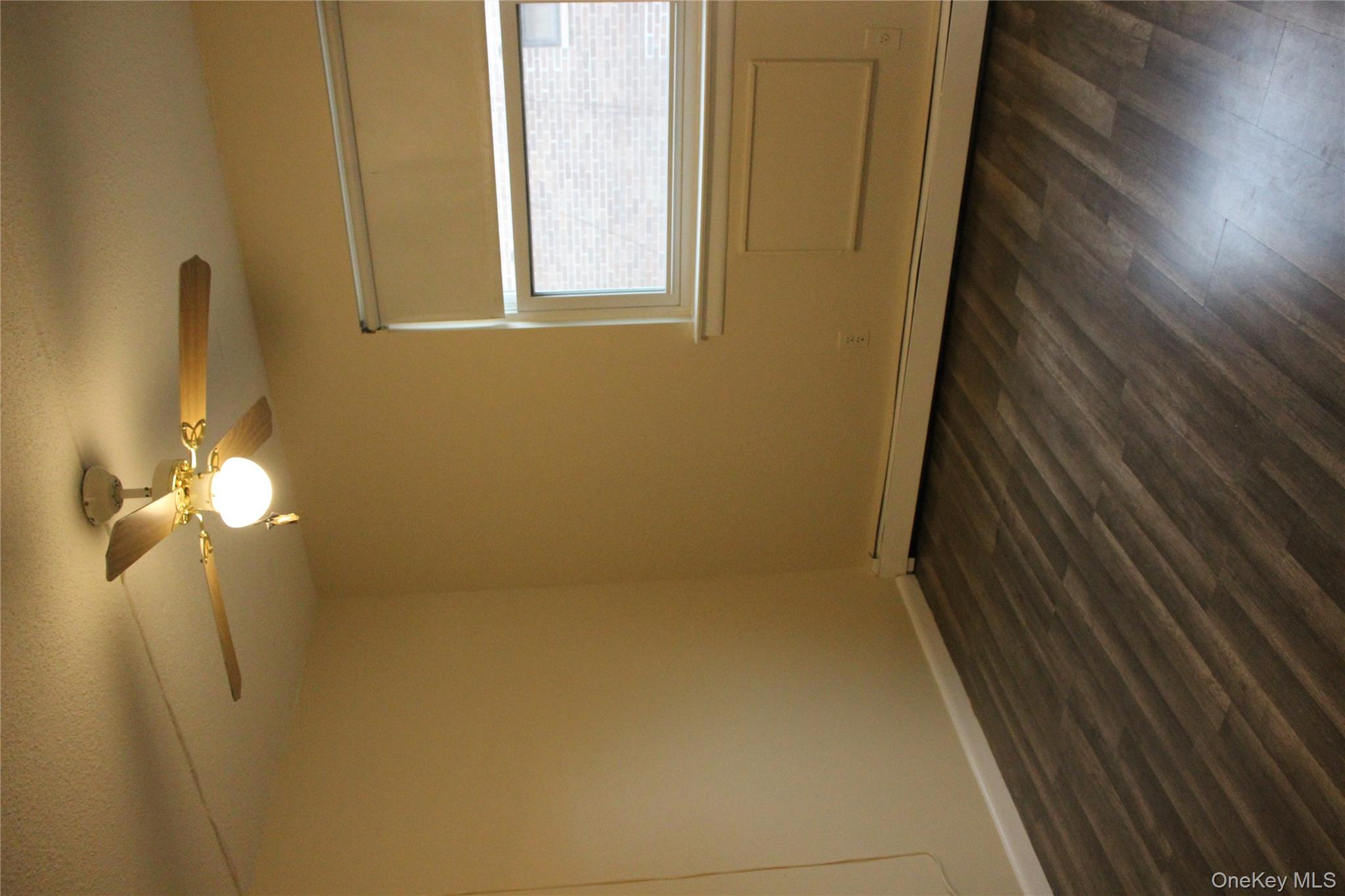 1468 Minford Place Property Photo 6
