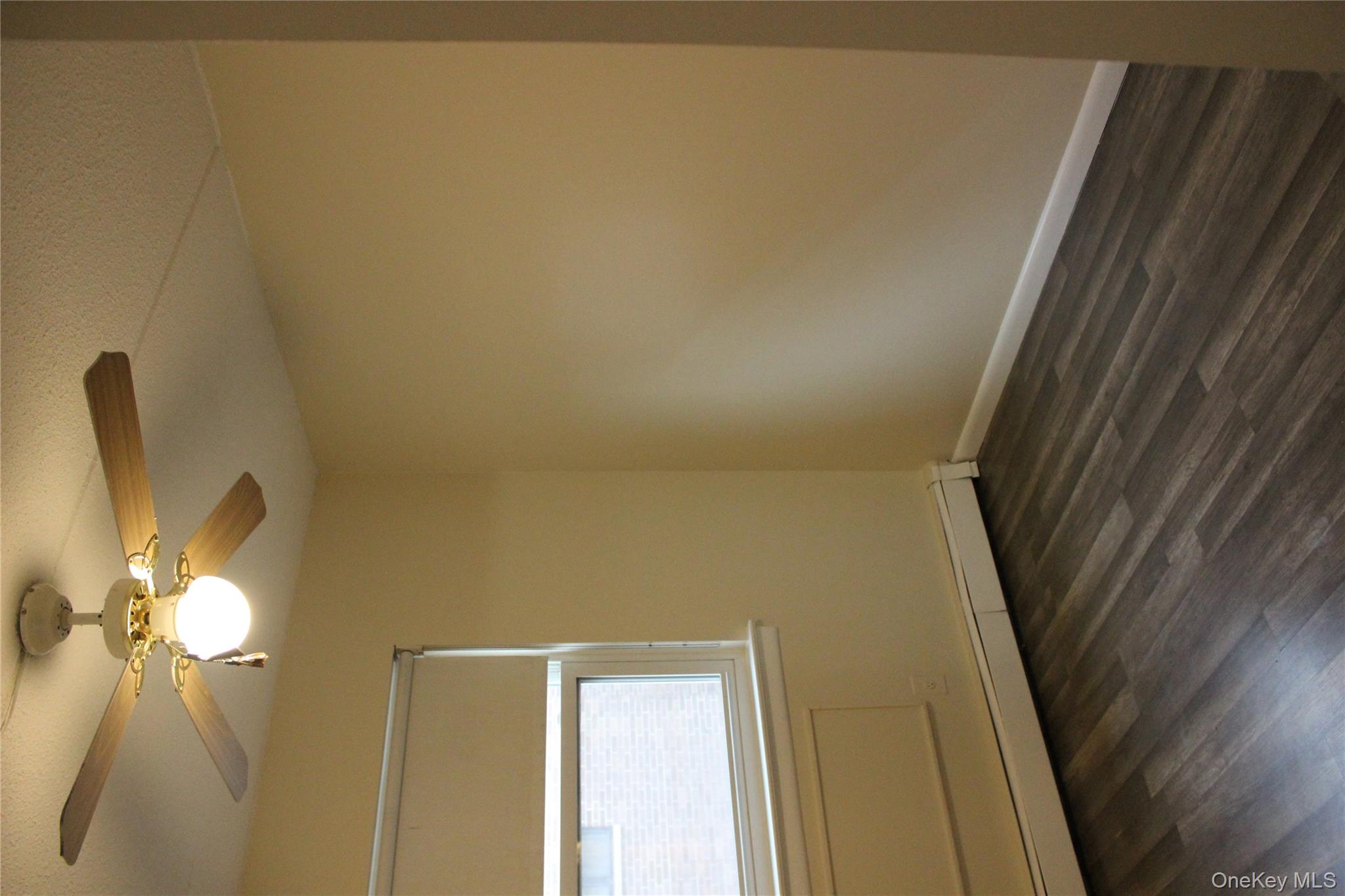 1468 Minford Place Property Photo 8