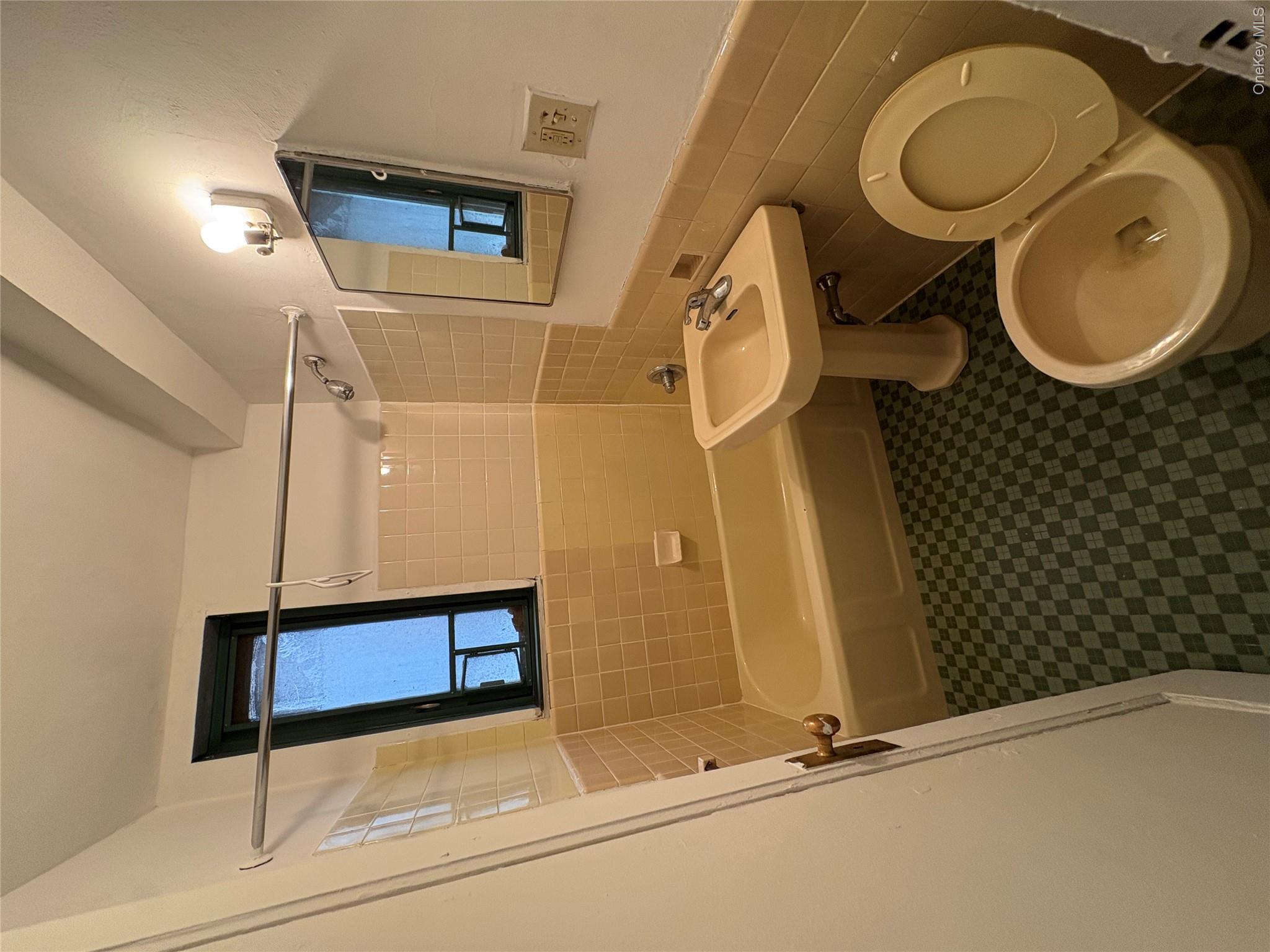 24 Metropolitan Oval Me Property Photo 4