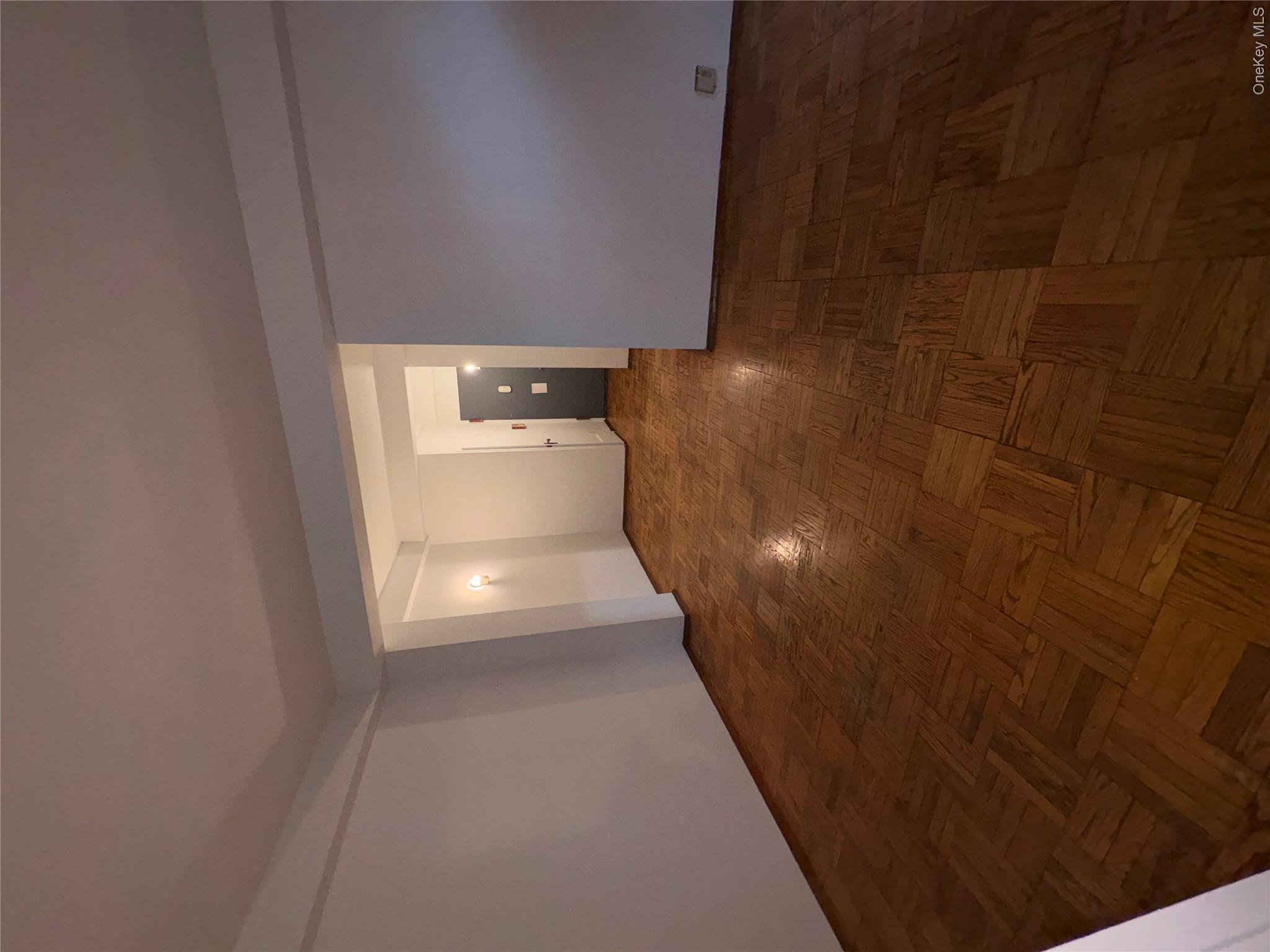 24 Metropolitan Oval Me Property Photo 6