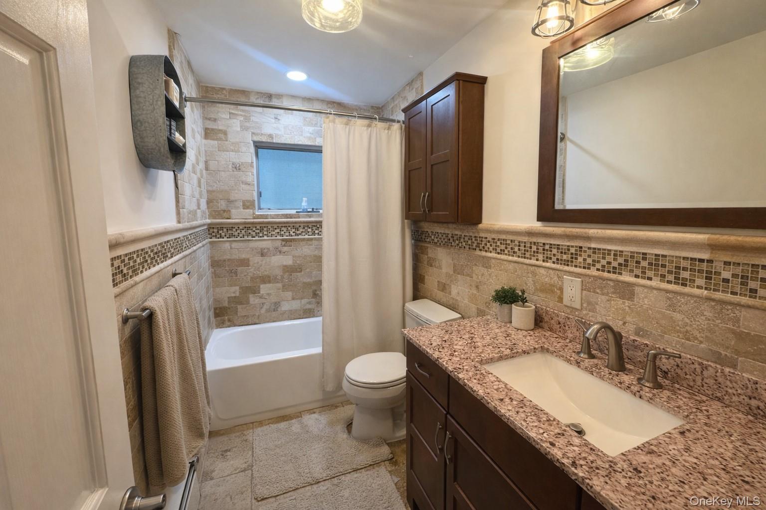 611 West Road Property Photo 4