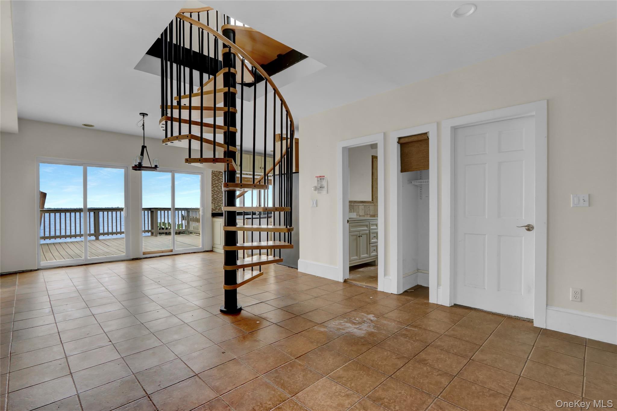 894 Bay 9th Street Property Photo 10
