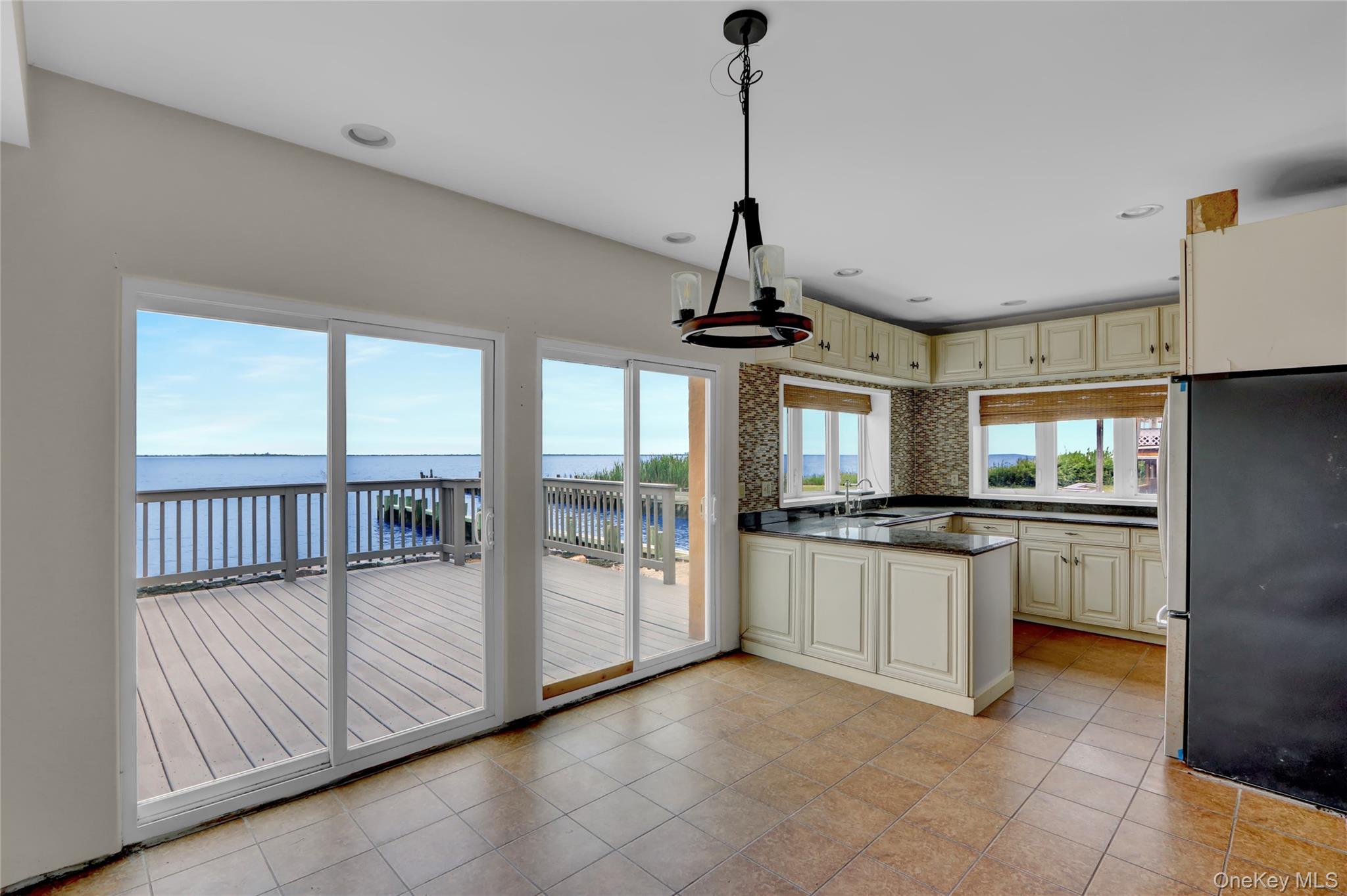 894 Bay 9th Street Property Photo 14