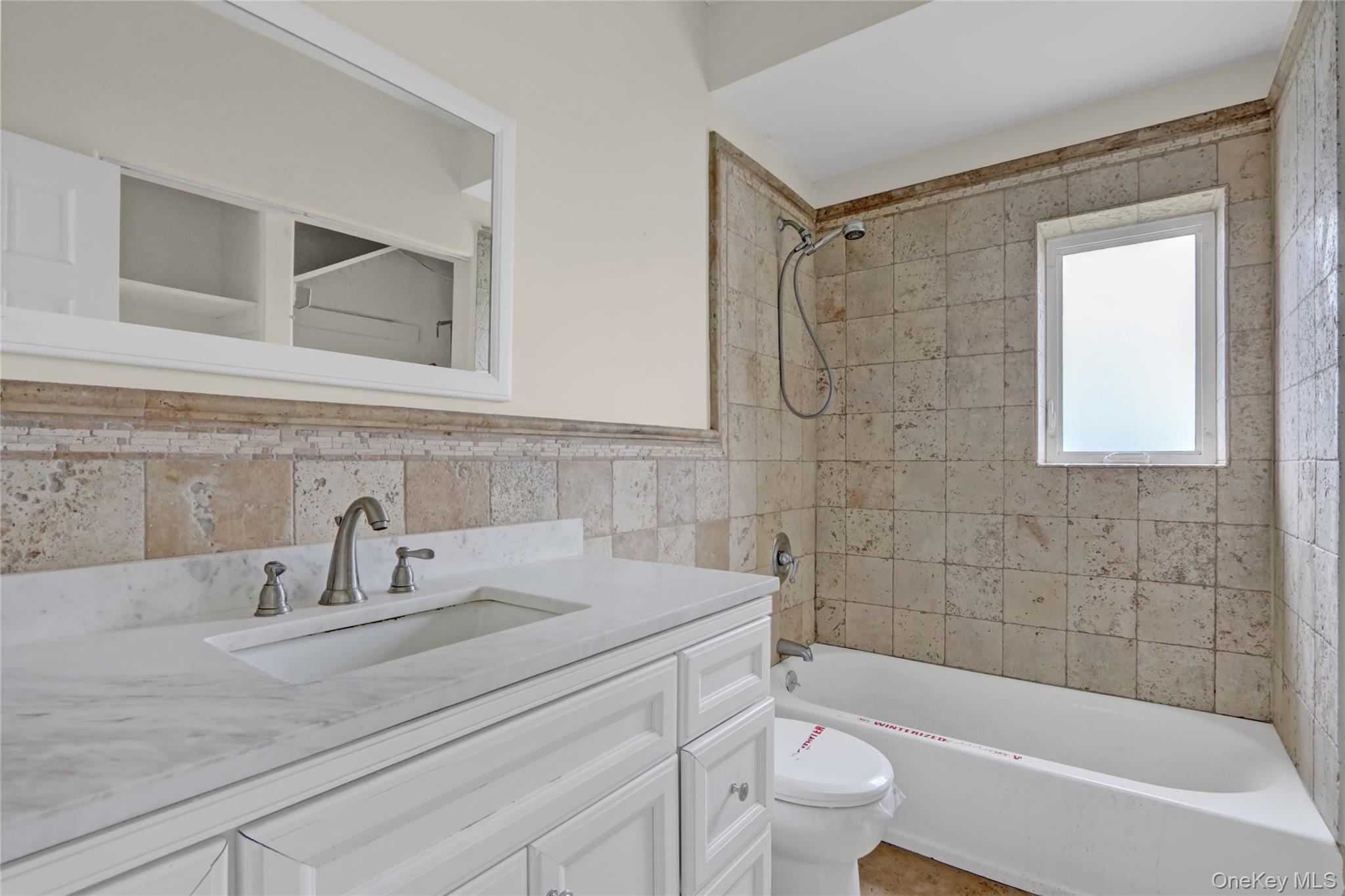 894 Bay 9th Street Property Photo 15