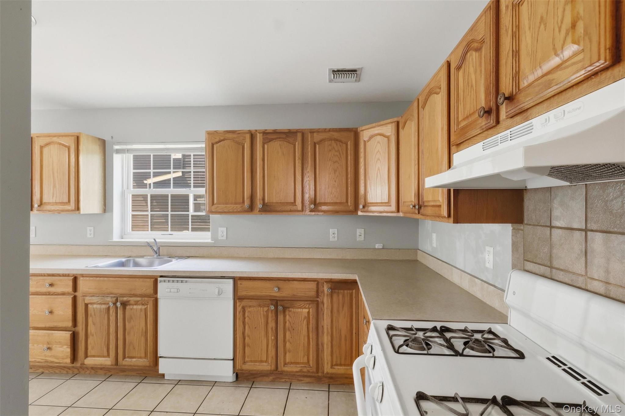 24 Partition Street Property Photo 16