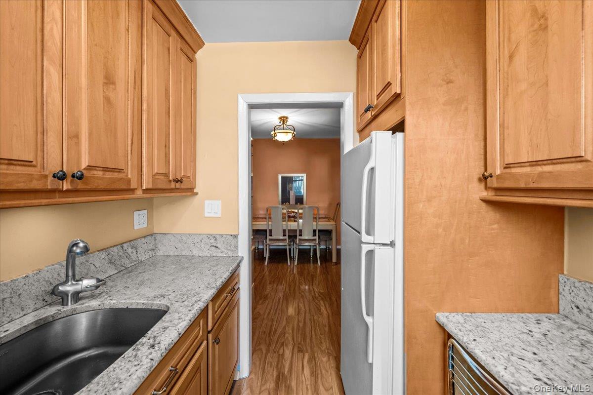 525 W 236th Street 3j Property Photo 15