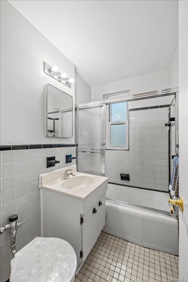 525 W 236th Street 3j Property Photo 16