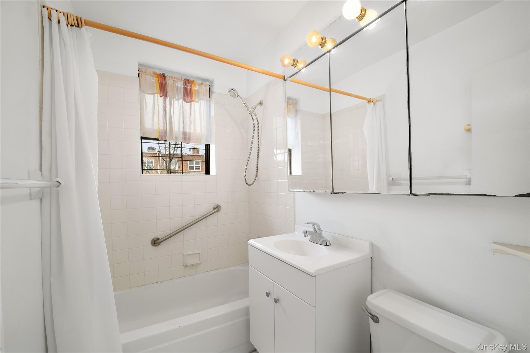 215-12 47th 2d-12 Property Photo 5