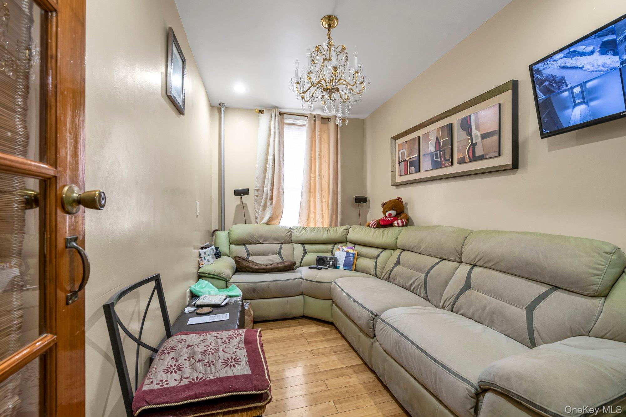 2539 Church Avenue Property Photo 8
