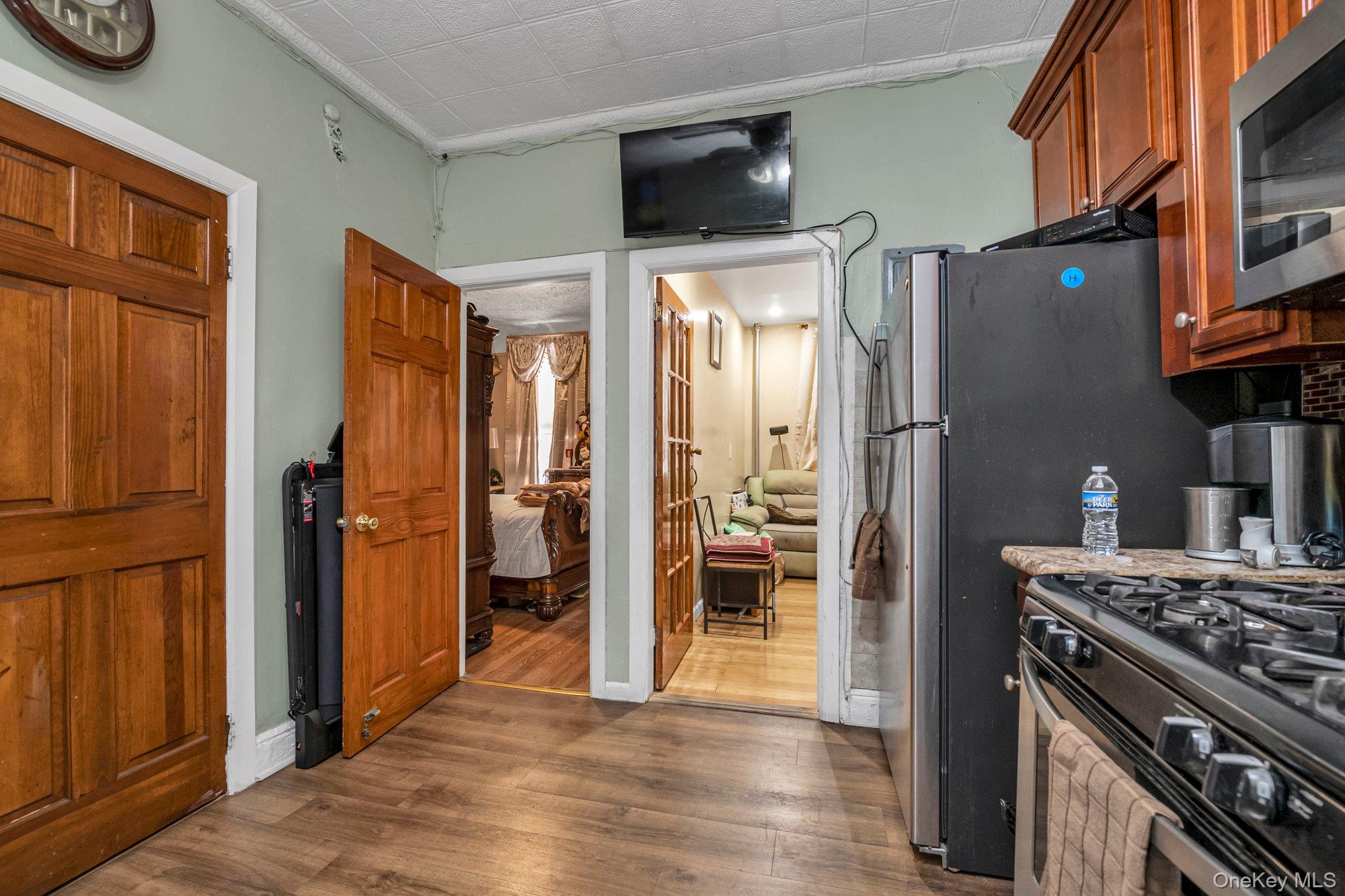 2539 Church Avenue Property Photo 10
