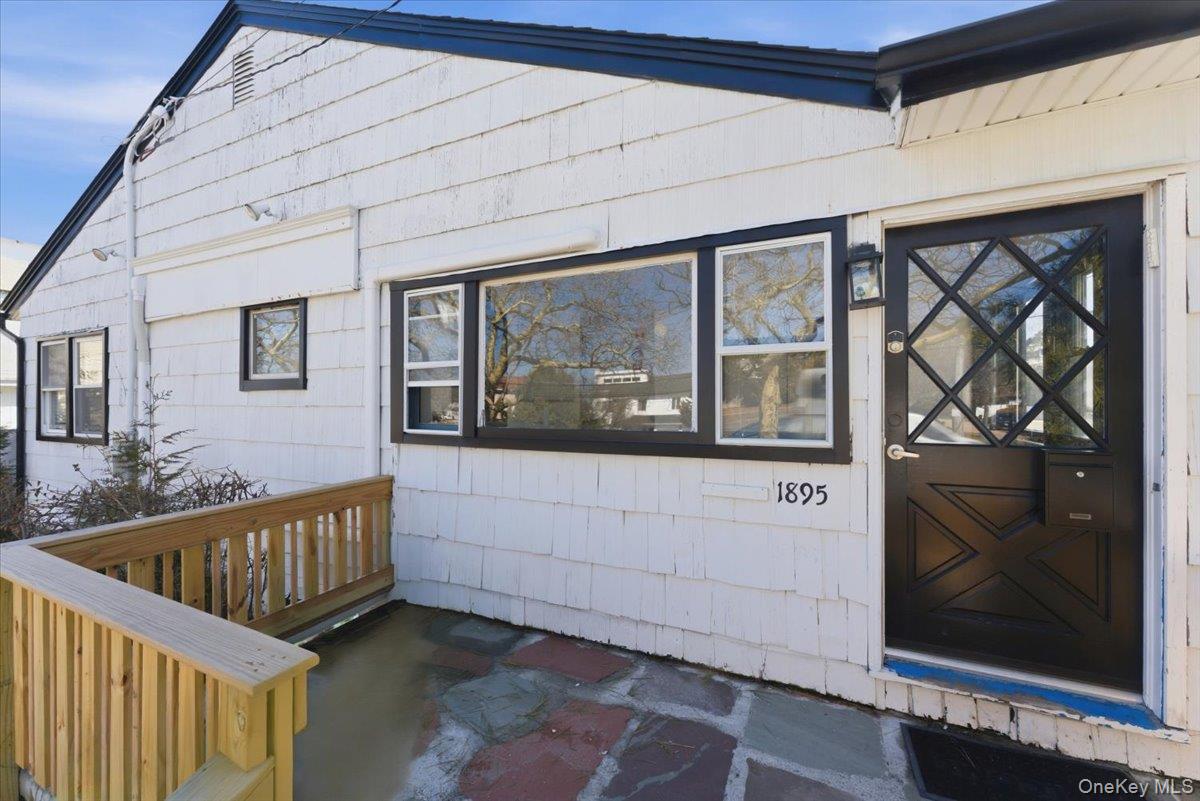 1895 Park Street Property Photo 3