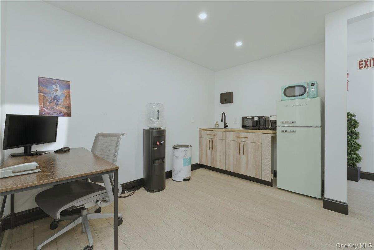 1895 Park Street Property Photo 5