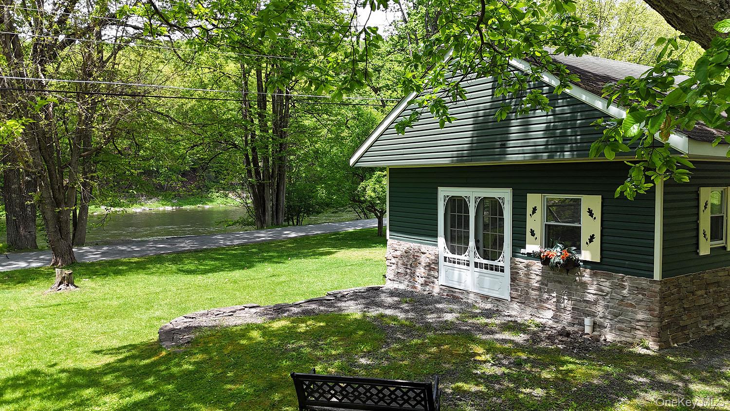 860 River Road Property Photo 1