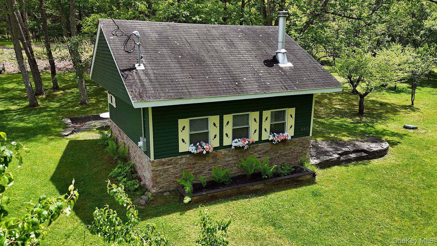 860 River Road Property Photo 3