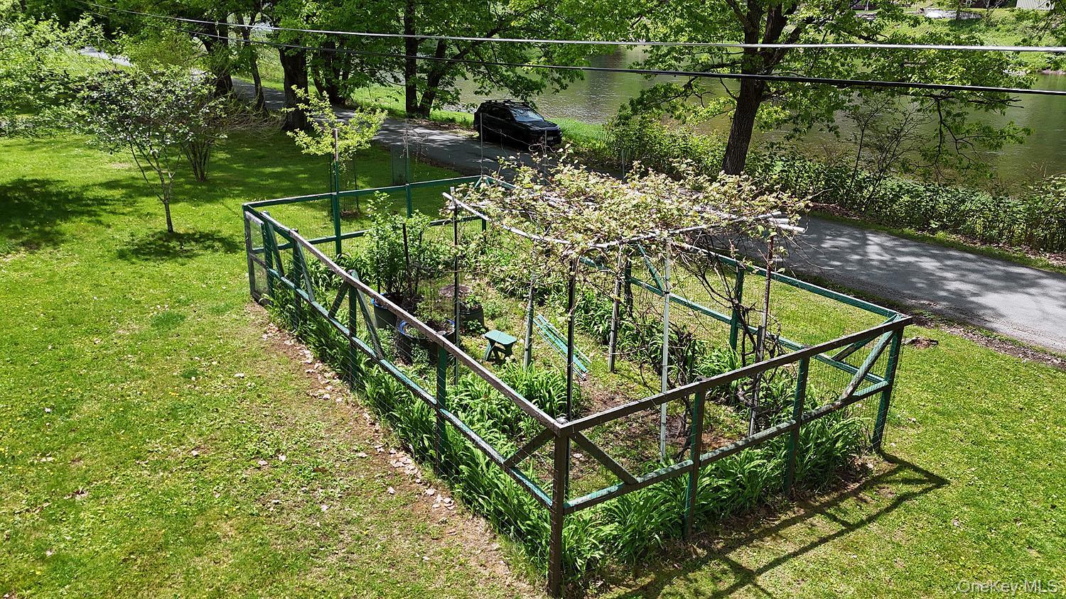 860 River Road Property Photo 5