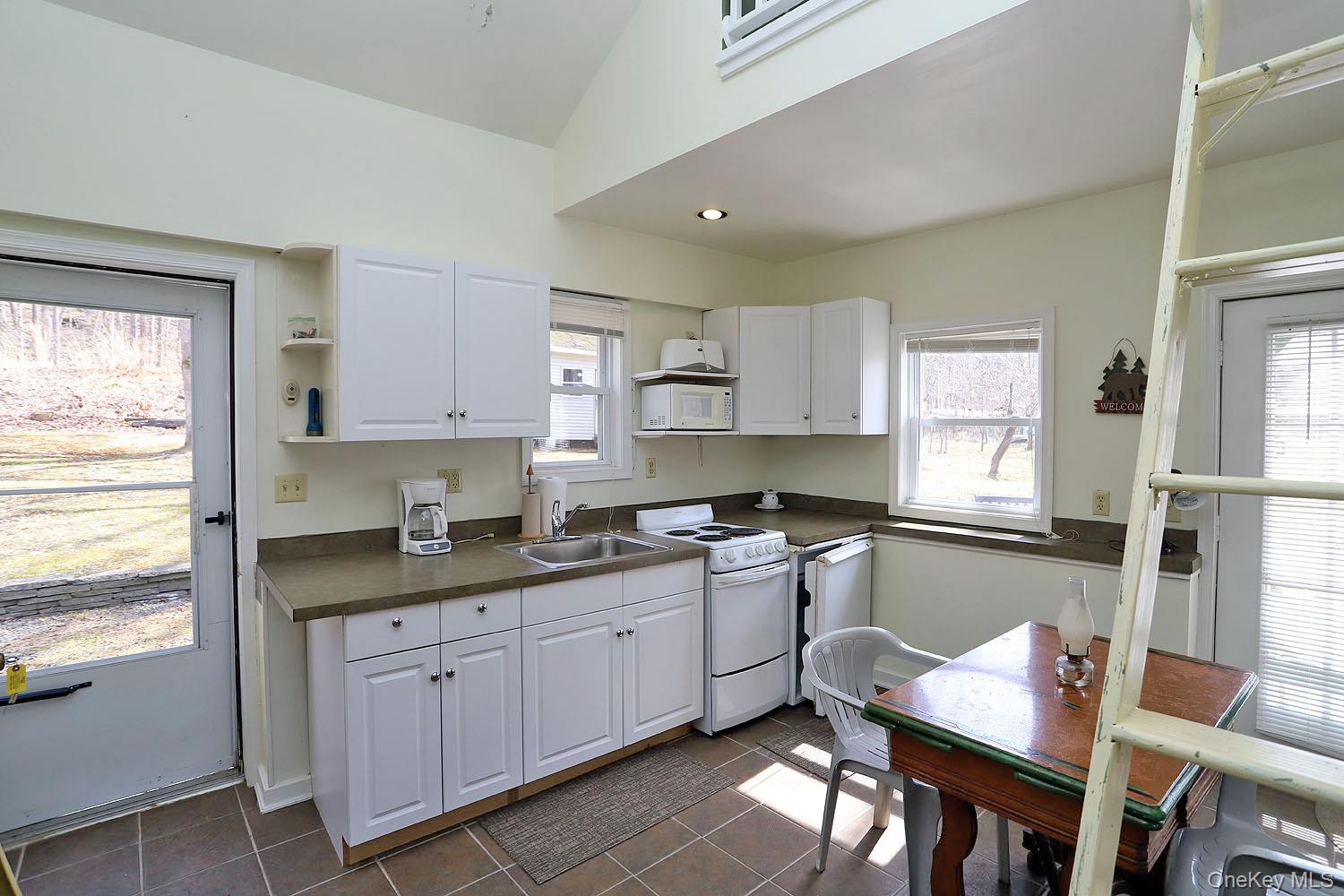 860 River Road Property Photo 7