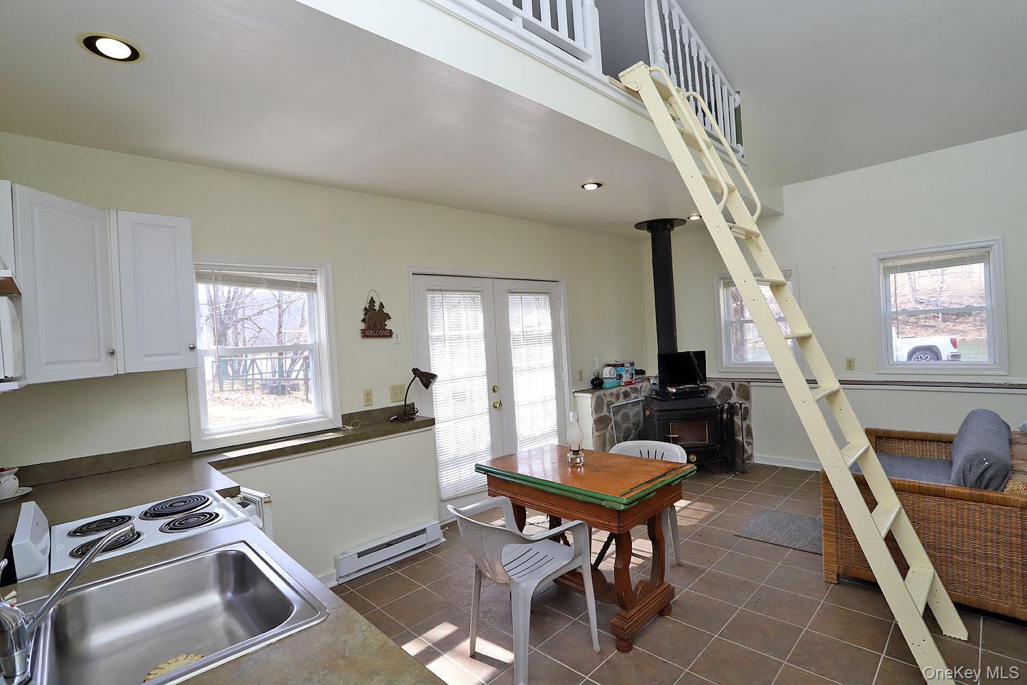 860 River Road Property Photo 8