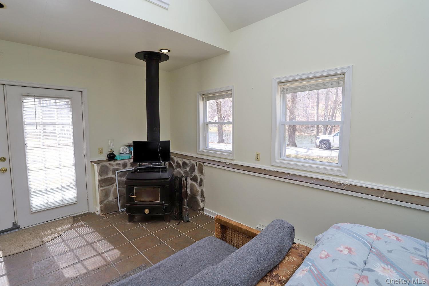 860 River Road Property Photo 11