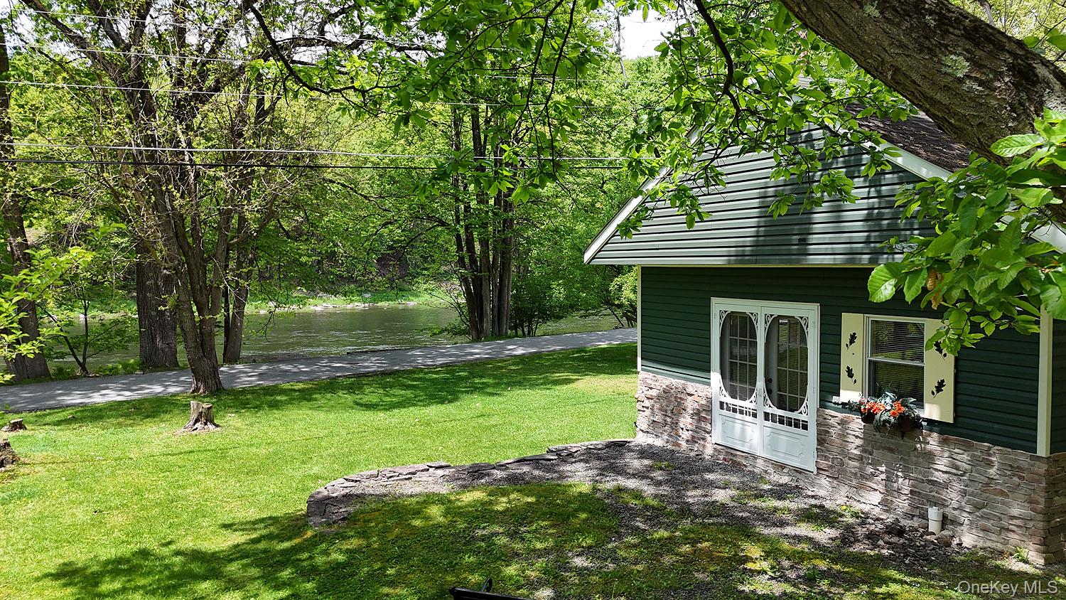 860 River Road Property Photo 14