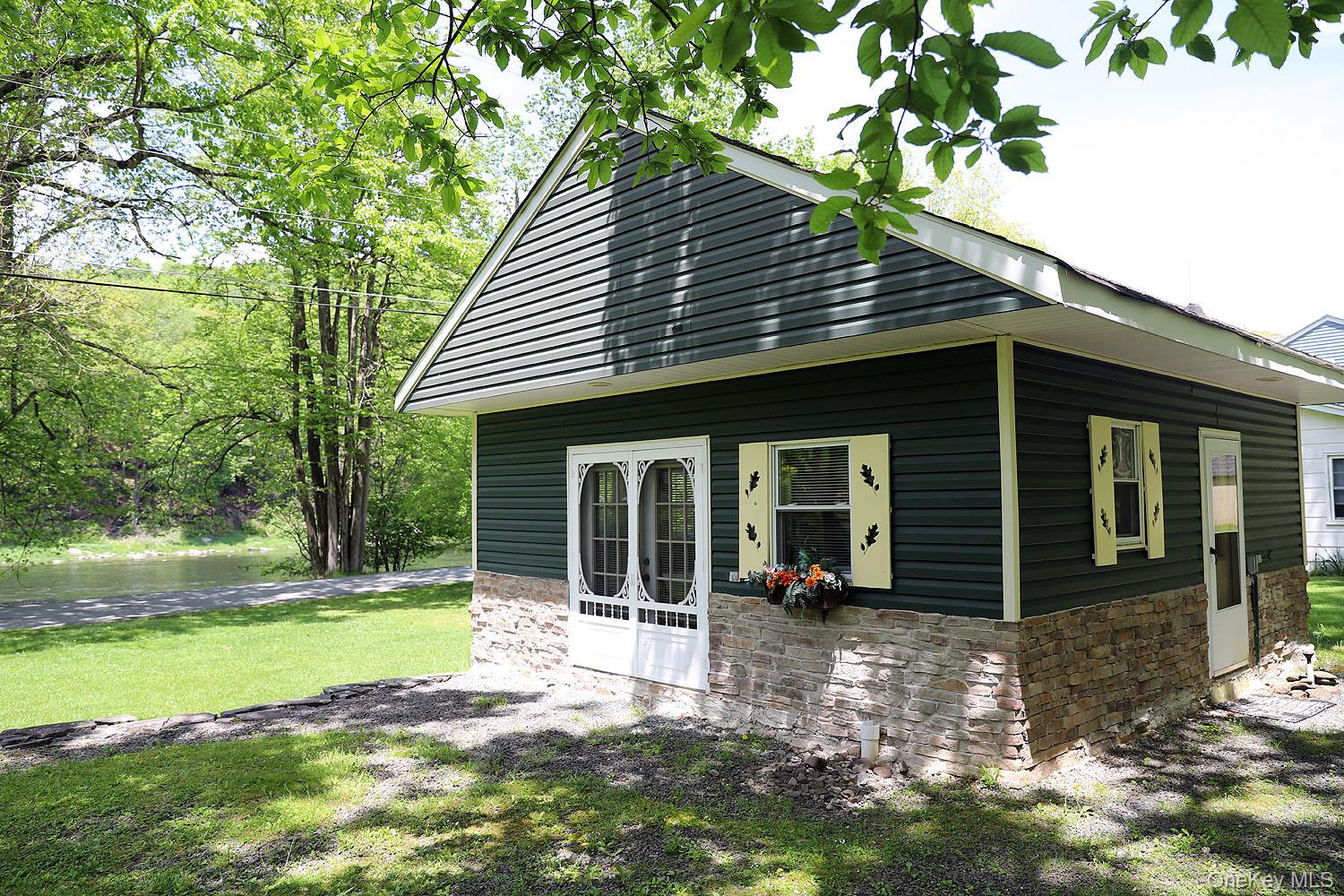 860 River Road Property Photo 28