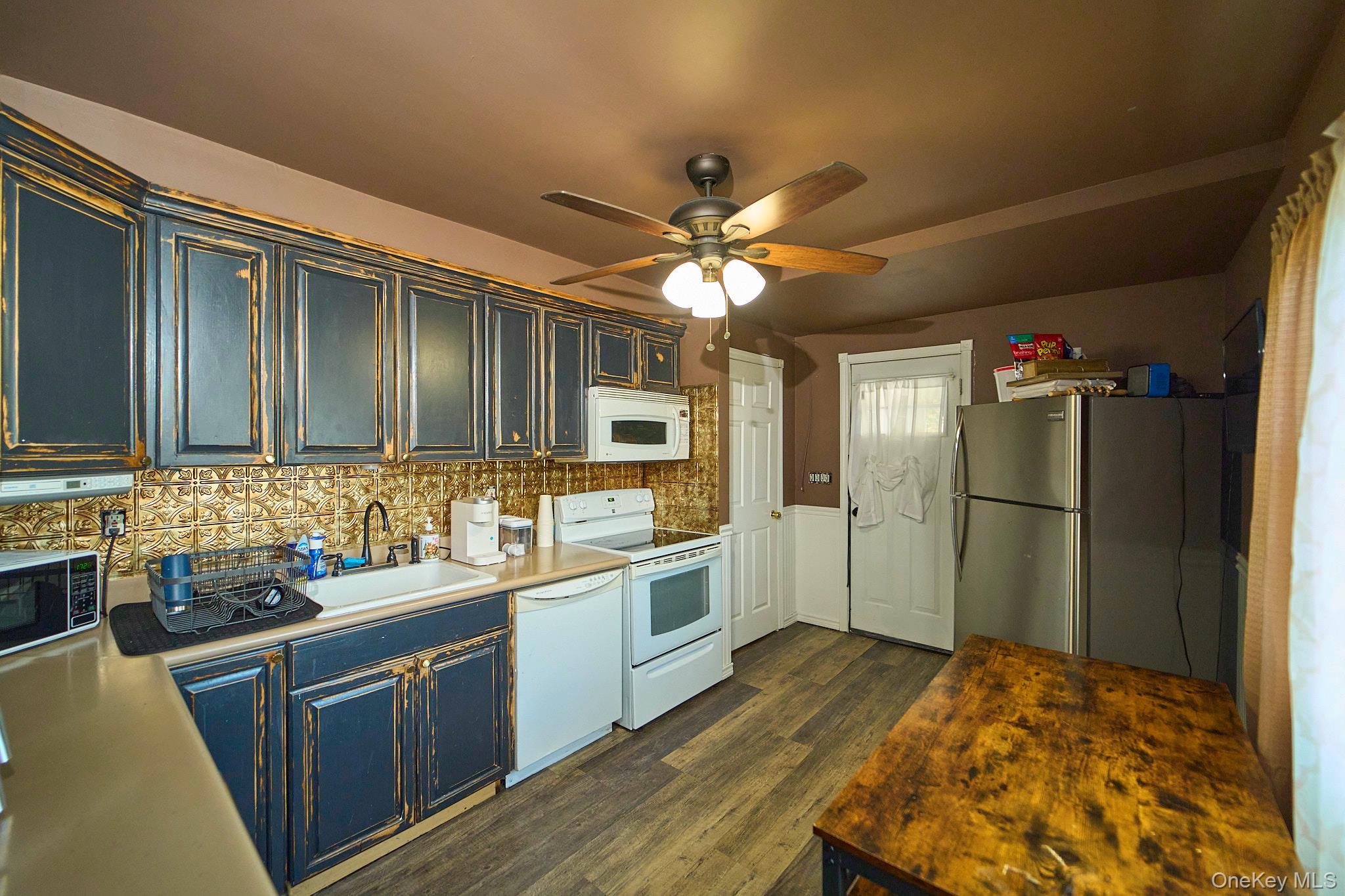 50 Tower Lane Property Photo 6